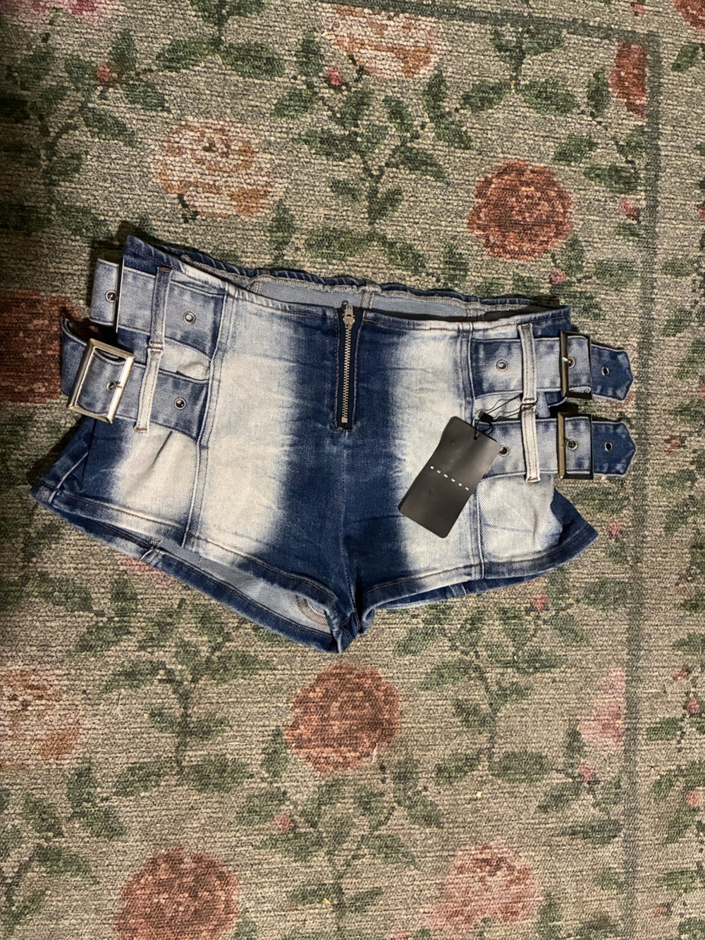 blue light & dark wash denim mini jean shortswith side buckles 💙🫐